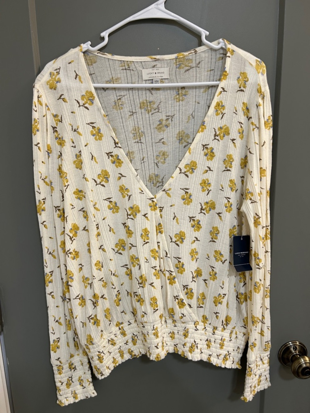 Lucky Brand Cream and Yellow Floral V-Neck Long Sleeve Top new size medium